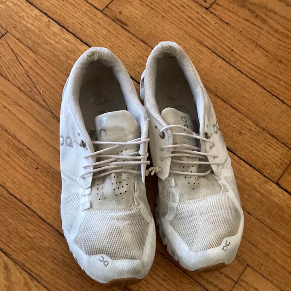 On cloud Running Shoe slip on. Cloud